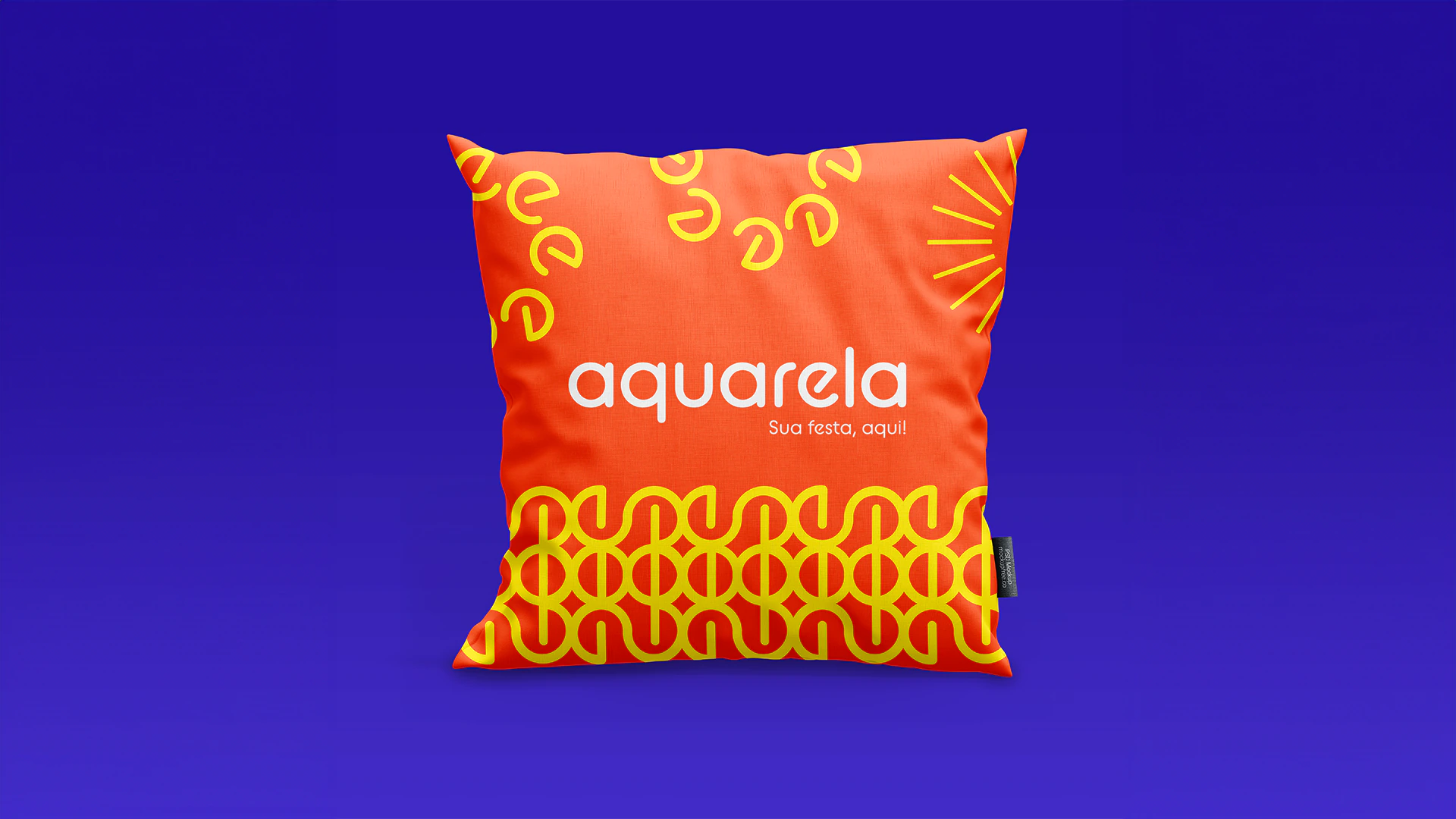 Cushion with Aquarela graphics