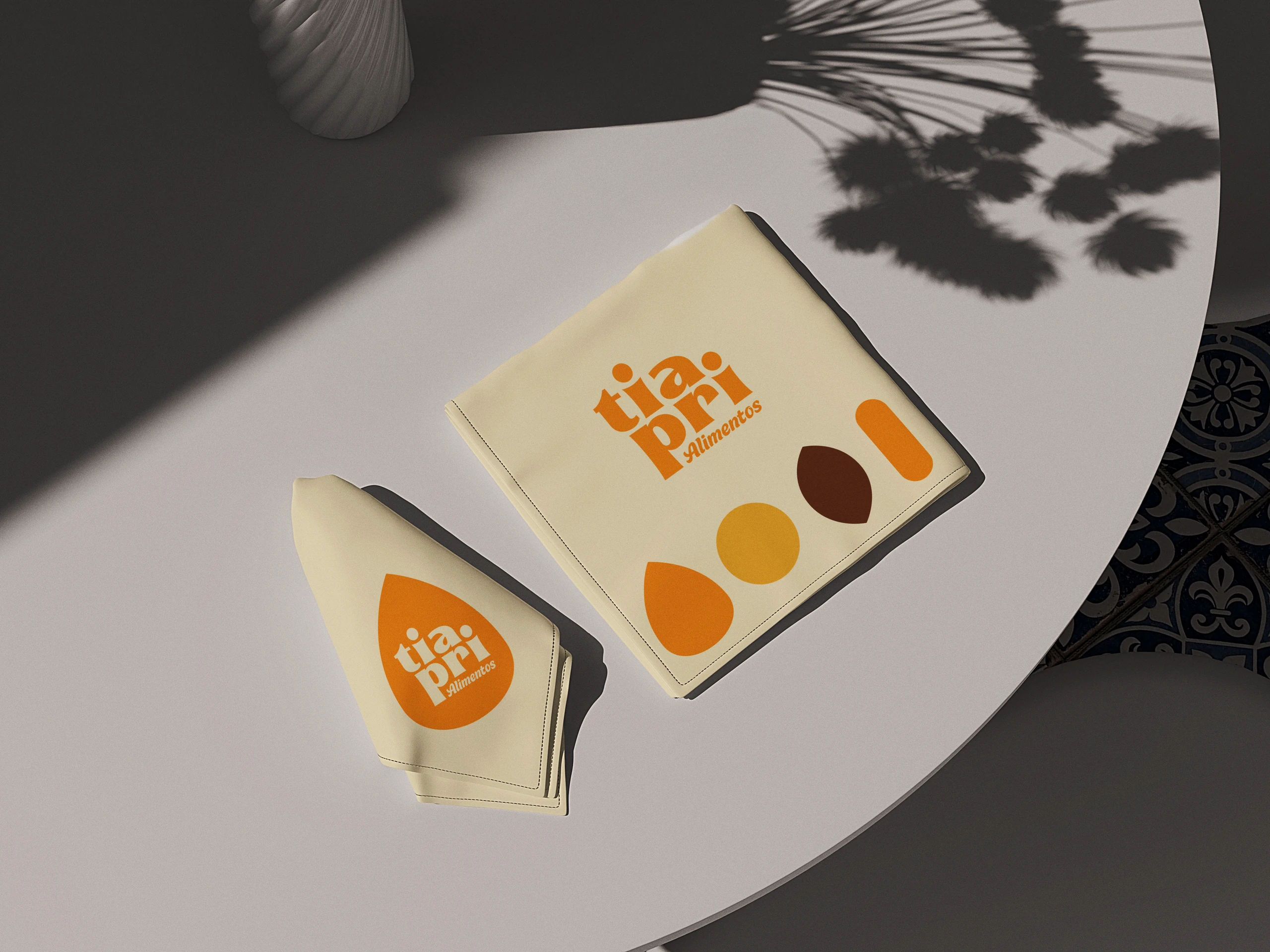 Napkins with the Tia Pri badge