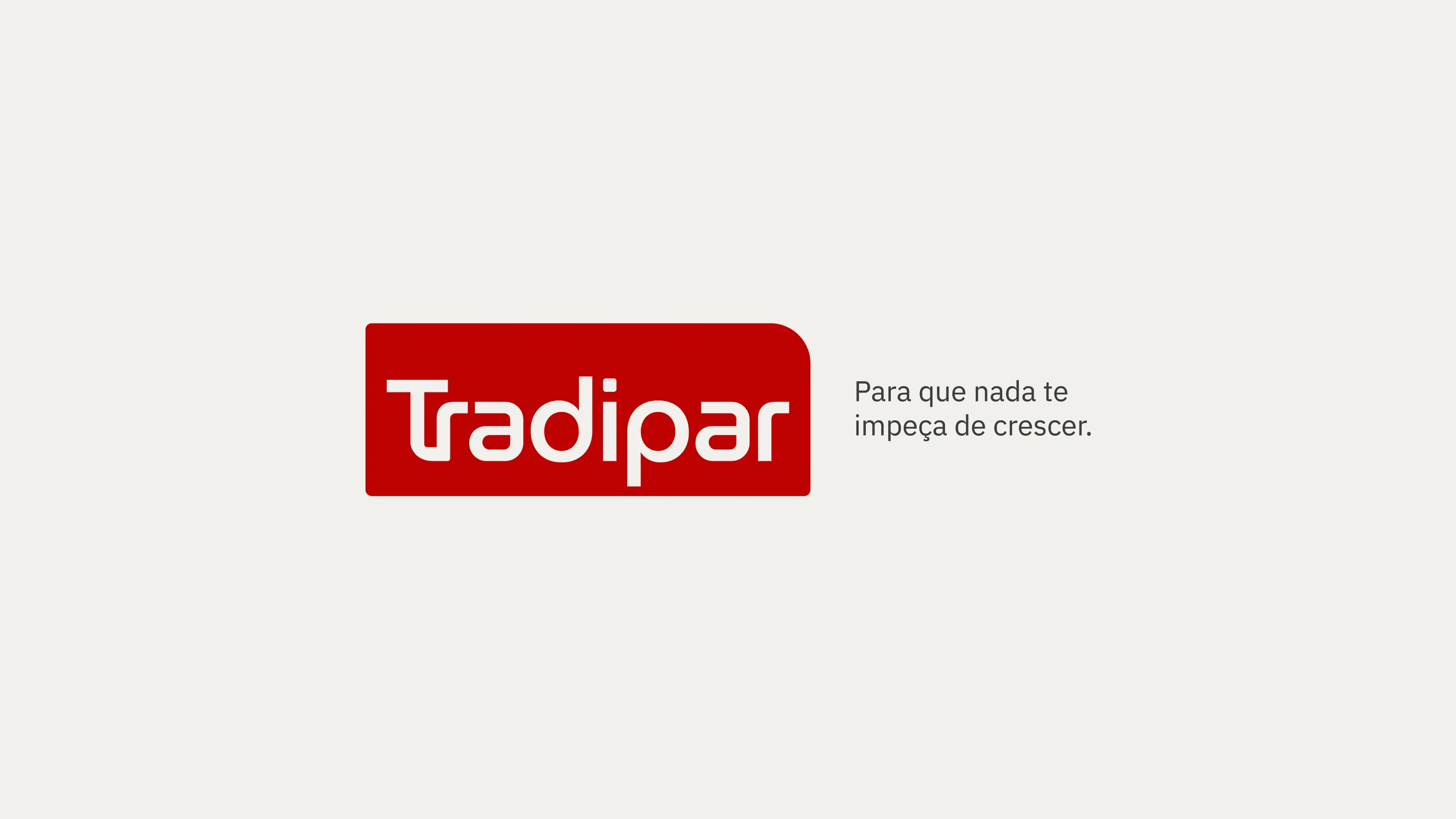 Tradipar logo in red with the tagline “Para que nada te impeça de crescer.” (So nothing stands in the way of your growth.)